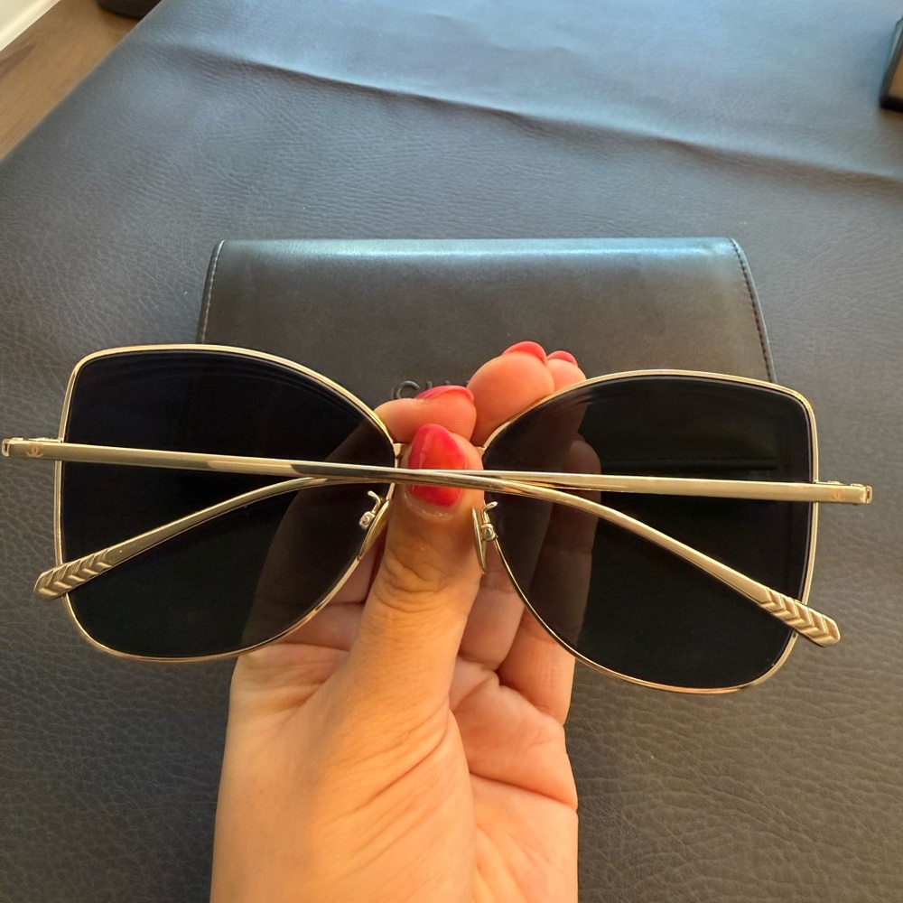 CHANEL Sunglasses with Gold Frame and Black Lenses - Picture 2 of 4